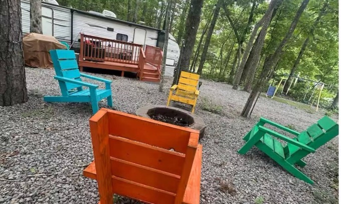 Jamestown House | Slumber Road RV Camper