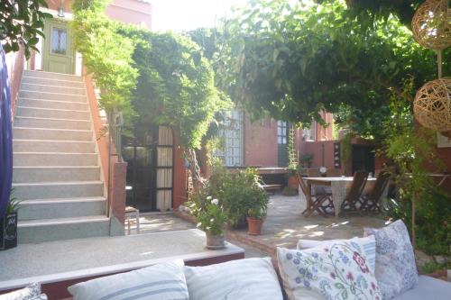 Amarinthos House | Small Guesthouse In The Garden