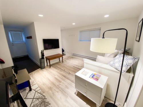 Kitsilano Bed & Breakfast | Small Private Studio at Kitsilano Beach