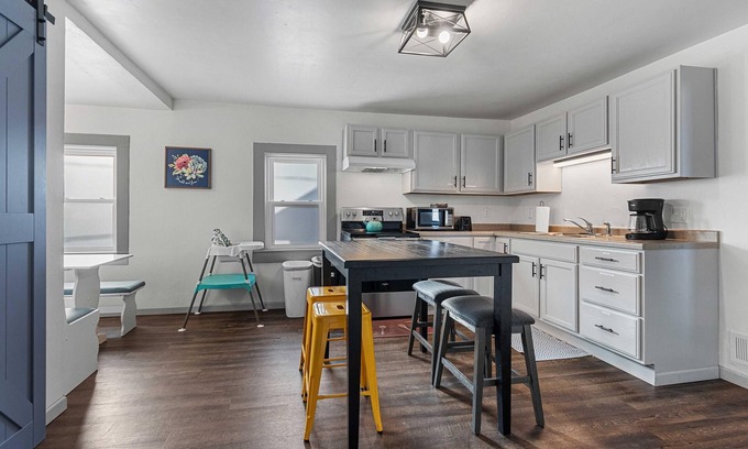 Oconto House | Small Town Retreat- 5br- Movie Theater Room