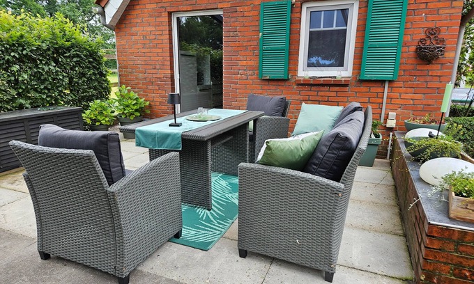 Uplengen House | Small vacation home Luettje Backhuus 35516 - Holiday home Luettje Backhuus