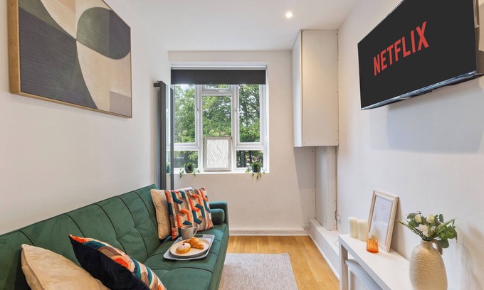 Finsbury Park Apartment | Smart City Stay I Fast Wi-Fi I Great Location I Sleeps 6+