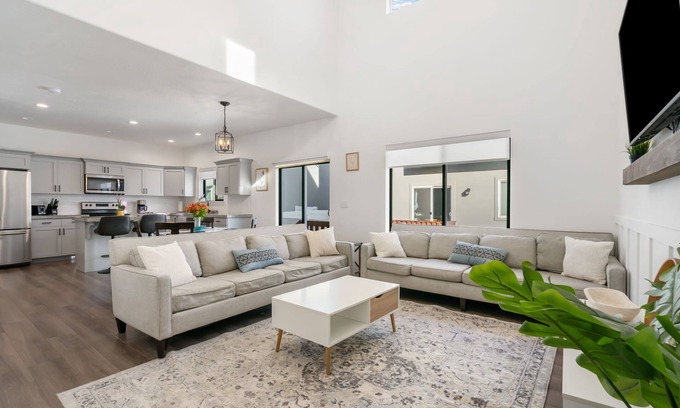 Eagle Mountain House | Smart Home With Garage Parking