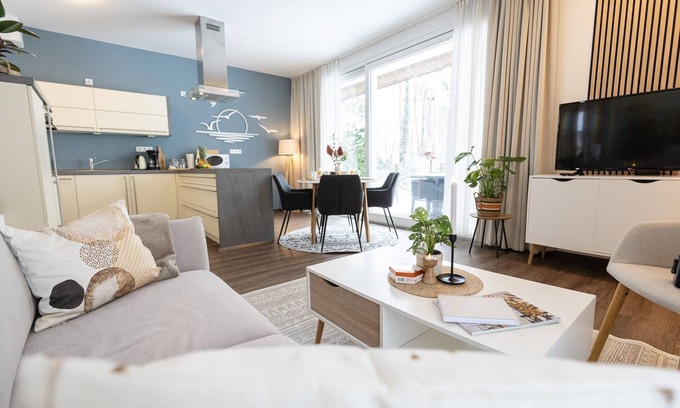 Bad Zwischenahn Apartment | SmartFewo: Nebelgruß | lake terrace | sauna | park