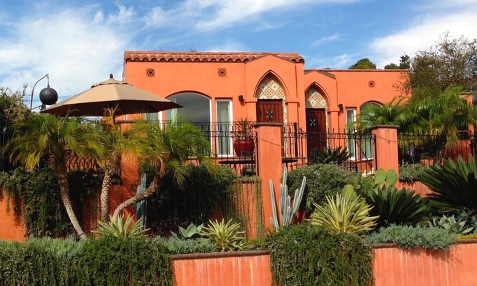 Los Feliz Apartment | Smashing Lake View*- Walk Everywhere