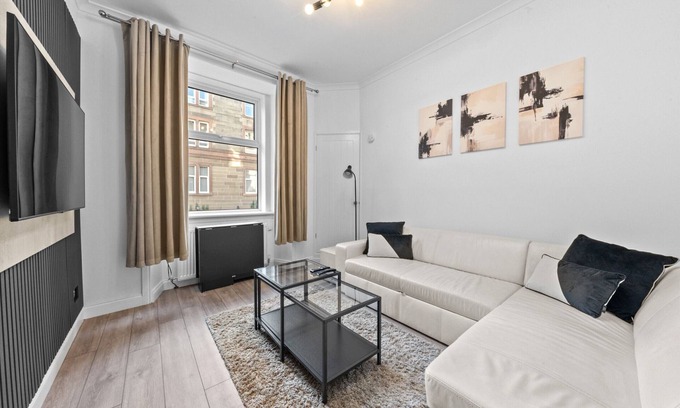 Gorgie Apartment | Smithfield 1 Bedroom Apartment with Sofa Bed - Edinburgh