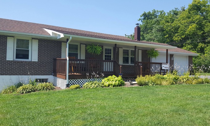 Upper Tract House | Smoke Hole Riverhouse