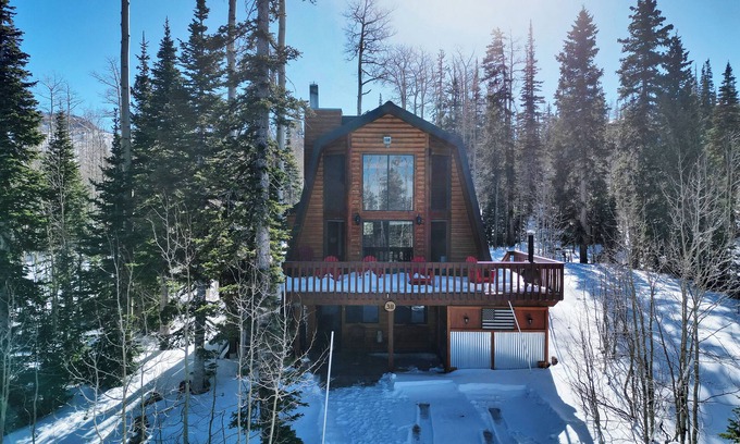 Brian Head Cabin | Smoke’s Cabin, a 2,600 sq. ft. mountain retreat in Brian Head, UT!