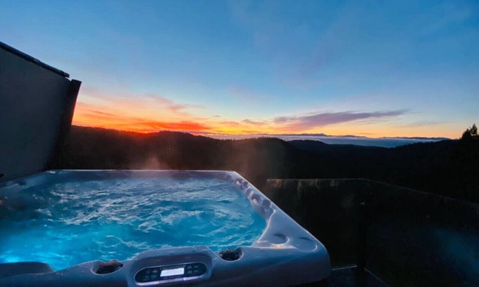Metchosin Condo | Smoky Mountain Retreat-Peaceful & Private Stay