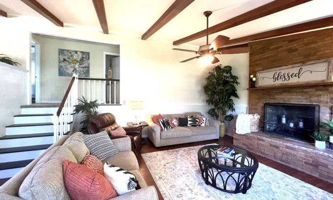 Maryville House | Smoky Mountian Views and Centrally Located 3bed 1bath