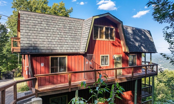 Chalet Village Ski Chalet | Smoky Mtn High - 8bd 7bth in Chalet Village w/Mountain Views!