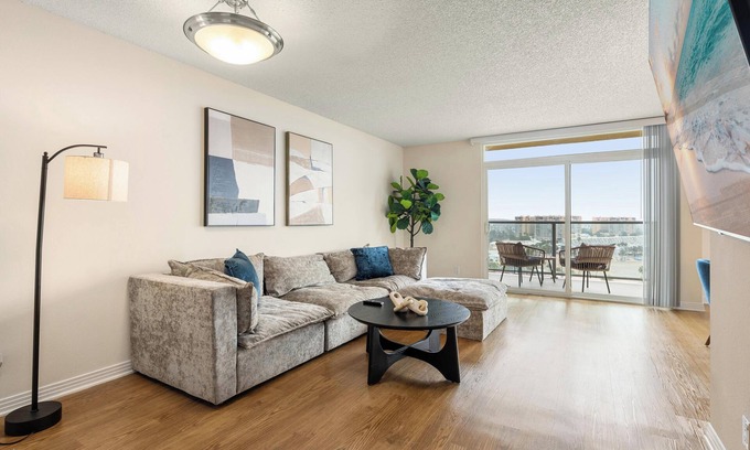 Venice Apartment | Smoky Quartz - Marina View Spacious 3BR near Yacht Club