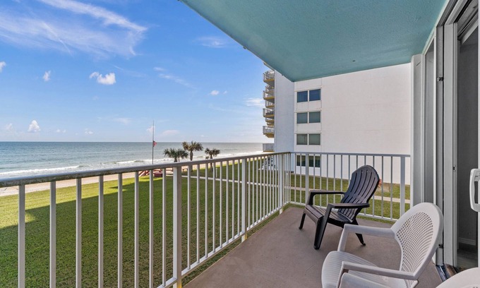 New Smyrna Beach Condo | Smyrna Beach Club 208A Roomy Condo Delight