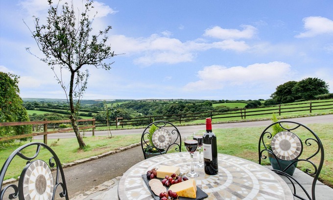 Saint Breward House | Snappers - Two Bedroom House, Sleeps 3