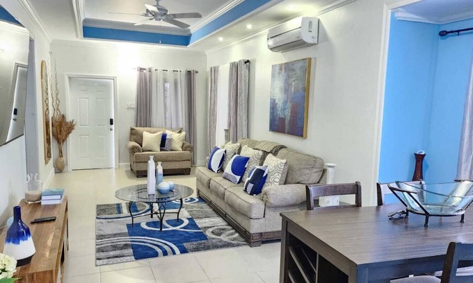 Lucea House | Snooze at Oceanpointe - 10 minute walk to the beach