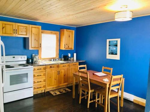 Saint Lunaire-Griquet Ski Chalet | Snorri Cottage in Gunners Cove Griquet