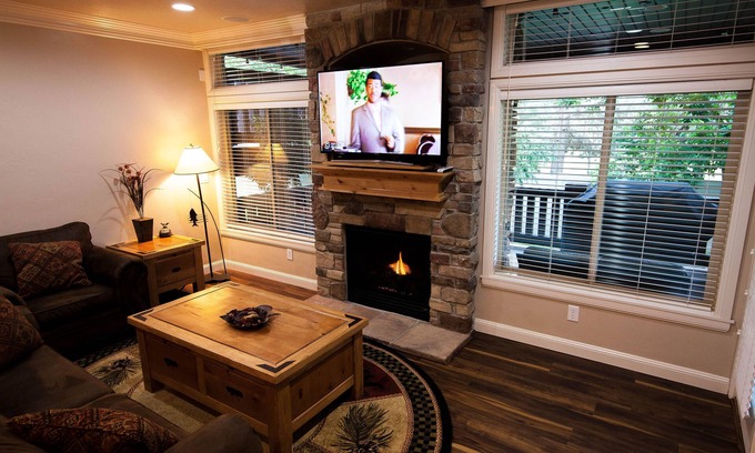 Ogden Condo | Snowbasin Lakeside Luxury 3bd.Hot tub.Garage. 2300sqft