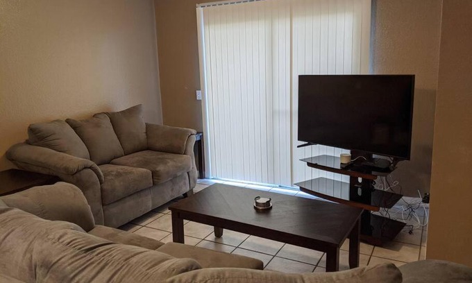 Englewood East Apartment | Snowbirds escape/vacation gateway #a