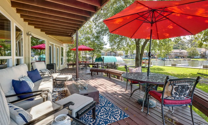 Walden on Lake Conroe House | Snowbirds Welcome: Lakefront Montgomery Home