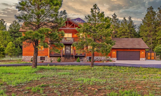 Fort Valley Cabin | Snowbowl Ranch Luxury Ski Lodge for 16