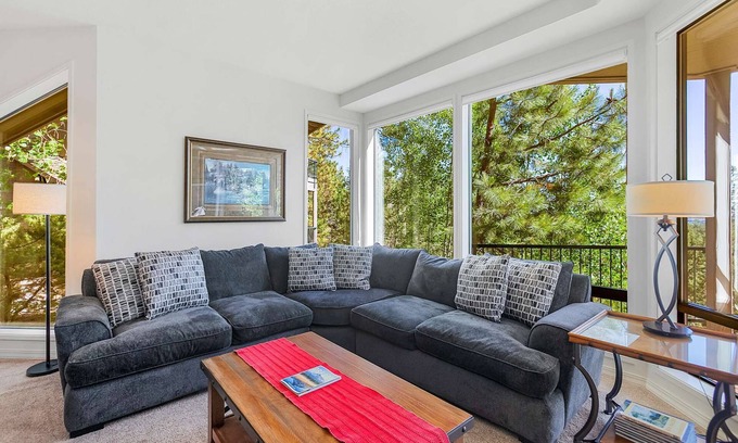 Century West Apartment | Snowcap Escape at Mount Bachelor w/Pool & Hot Tub