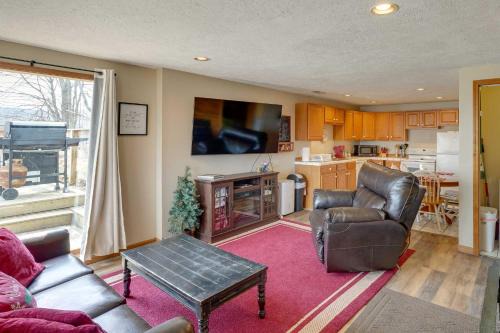 Ghent Apartment | Snowed Inn Cozy Winterplace Ski-InandSki-Out Cabin