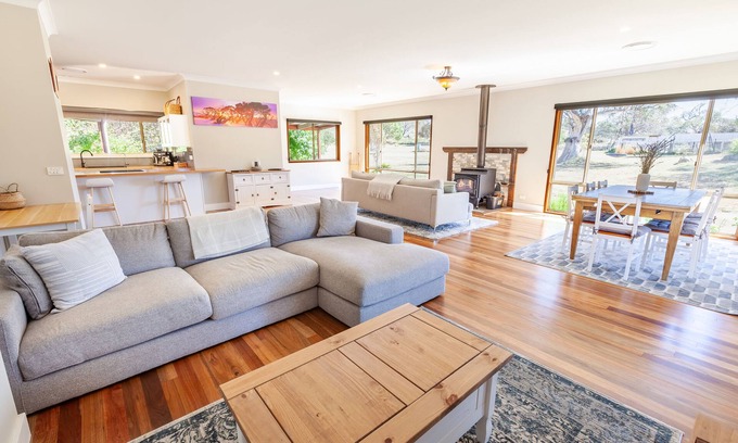 Hill Top House | Snowy Mountains Hideaway with plenty of space to relax after a day of adventure.