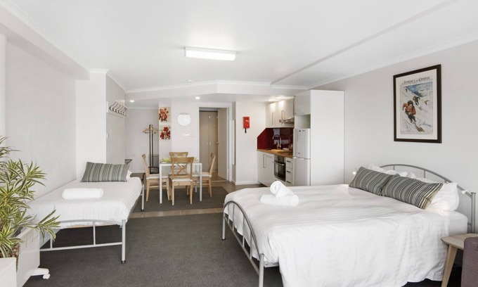 Jindabyne Apartment | Snowy Studio - Super Central Location l WiFi