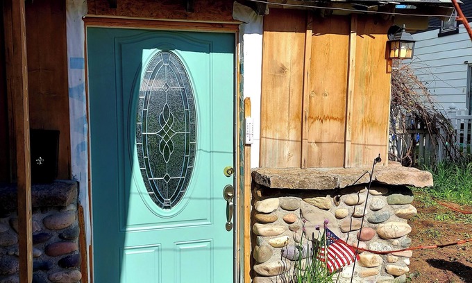 St. Anthony House | Snug and Cozy Hideaway is close to National Parks, BYU Idaho, and River Beach