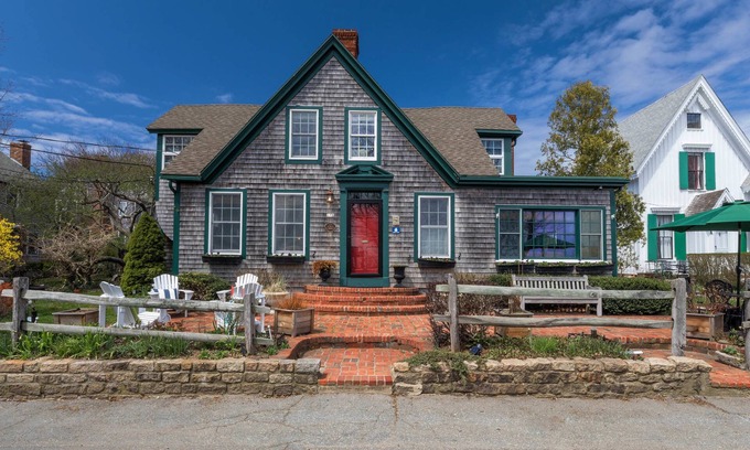 Provincetown Bed & Breakfast | Snug Cottage