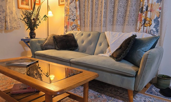 St. Regis Cottage | Snuggle Up In this Vintage Themed Cottage with Hot Tub Relax & Unwind