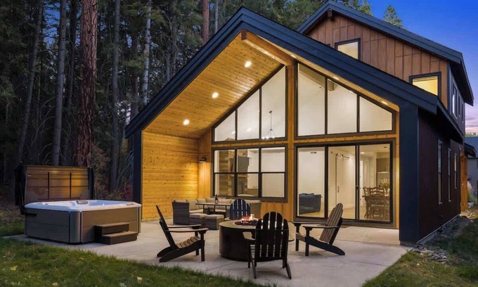 Ronald House | Soak, Sizzle, Unwind | Forest Hot Tub+Firepit+BBQ