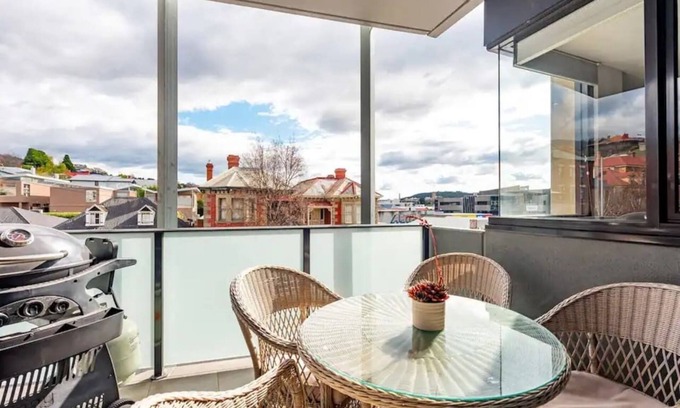 Hobart Central Business District Apartment | Soak up the City Lifestyle in the Heart of Hobart