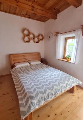 Majsperk House | Soba tete Tile - Hiša ob gozdu