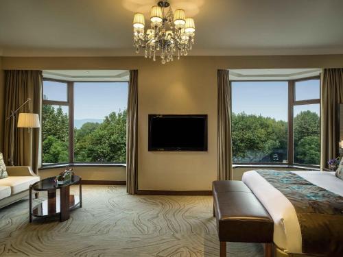 Shangcheng Hotel | Sofitel Hangzhou Westlake - Few steps to West Lake, with panoramic lake view terrace