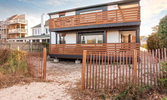 Cottage Line Apartment | Sojourn 2 BR Beach Side Bliss Tide Suite