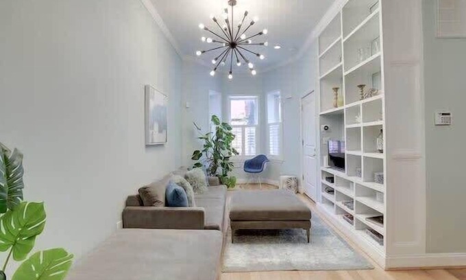Mount Vernon Square House | Sojourn Mt Vernon Sq Outdoor Space 2BR/2BA