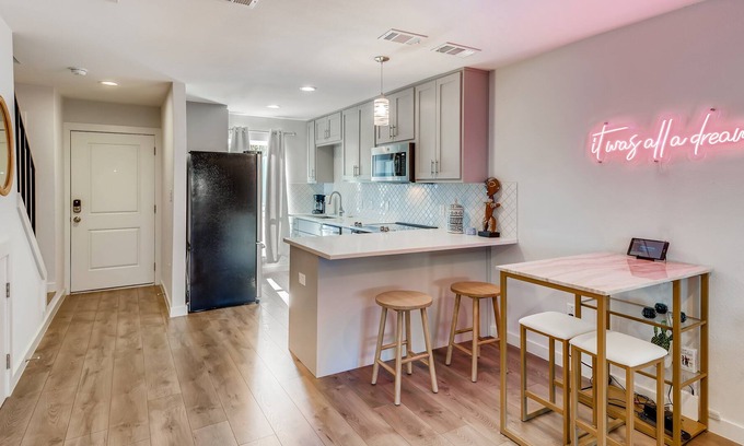 Galindo Condo | SoLa Bungalow - PMI Austin Metro