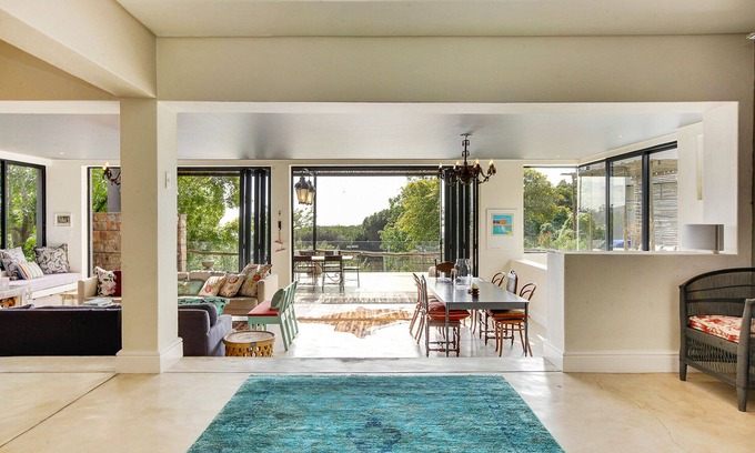 Cape Town City Centre House | Solar-Powered Table Mountain Retreat, Kid-Friendly Space with Lush Garden & Pool