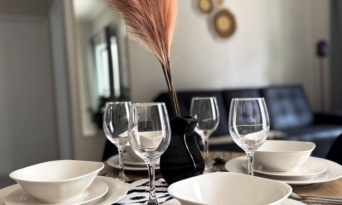 Greater Johannesburg Metropolitan Area Apartment | Solara 93onNew. Bohemian styled apartment close to Mall of Africa with a pool!