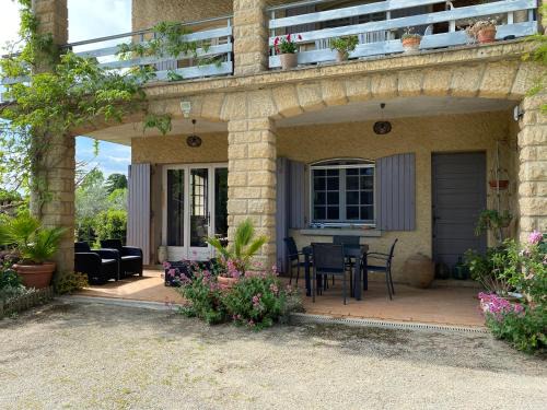Saint-Hilaire-de-Brethmas Apartment | soleil lotus