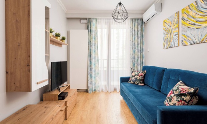 Muranow Apartment | Solidarności Skyline Apartment