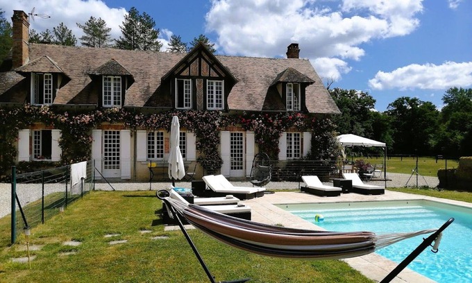 Isdes Cottage | Sologne Retreat: Charming house, private pool, pets allowed