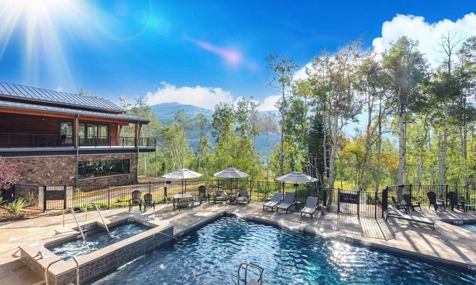 Silverthorne House | Solstice ☀️ Summit Sky Ranch 🏔️ Zero Cleaning or Pet Fees 💦 Year Round Pool