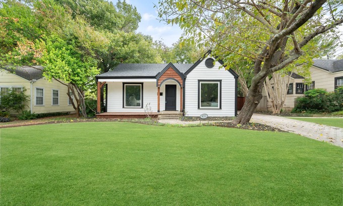 Northeast Dallas House | Somerville Cottage