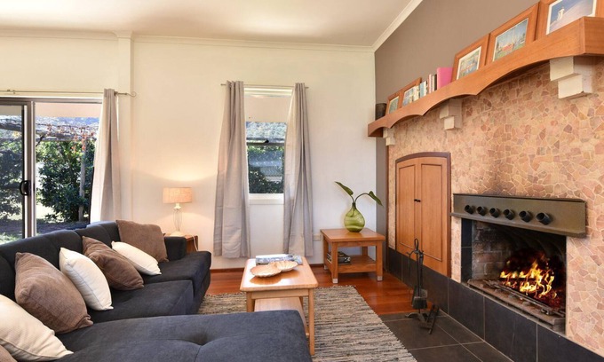 Broke Cottage | Somerville Wine Cottage Hideaway 3-Bedroom Cottage Near Broke Wineries