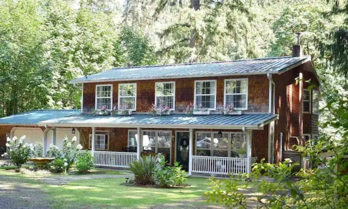 Brightwood Cottage | SomeTyme Place Cottage by the River