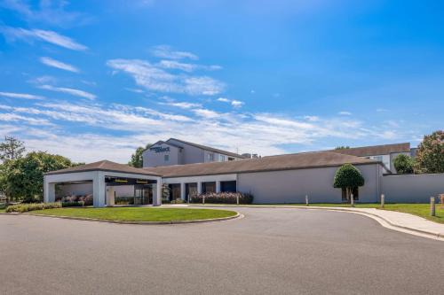 University Place Hotel | Sonesta Select Charlotte University Research Park