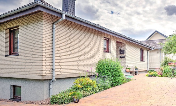 Pombsen Apartment | Sonnige Wohnung in Bad Driburg mit Garten