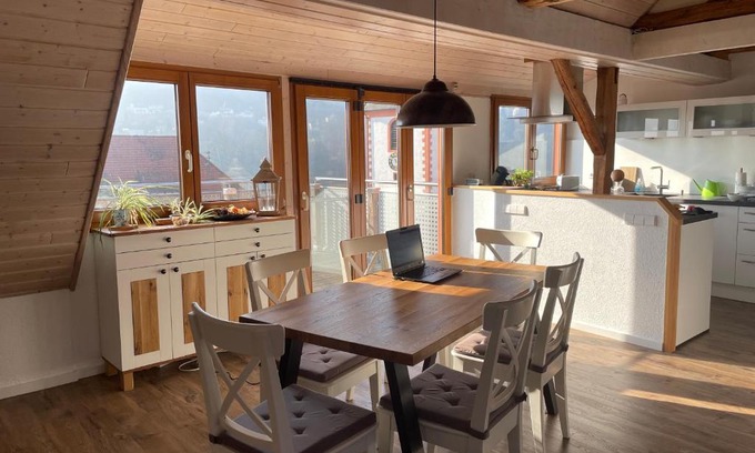 Binau Apartment | Sonniges Ferienapartment am Alten Binauer Schloss